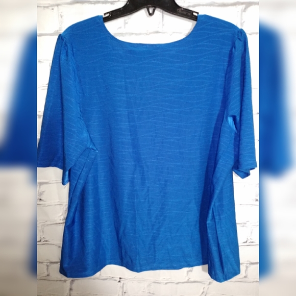 Avenue stretch blue indigo textured plus side top. - Picture 2 of 8